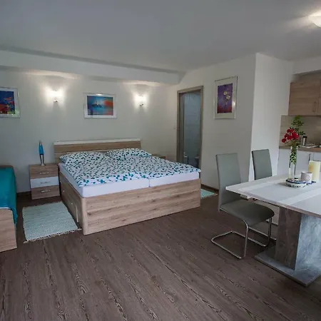 Apartment Pr'cajhn *